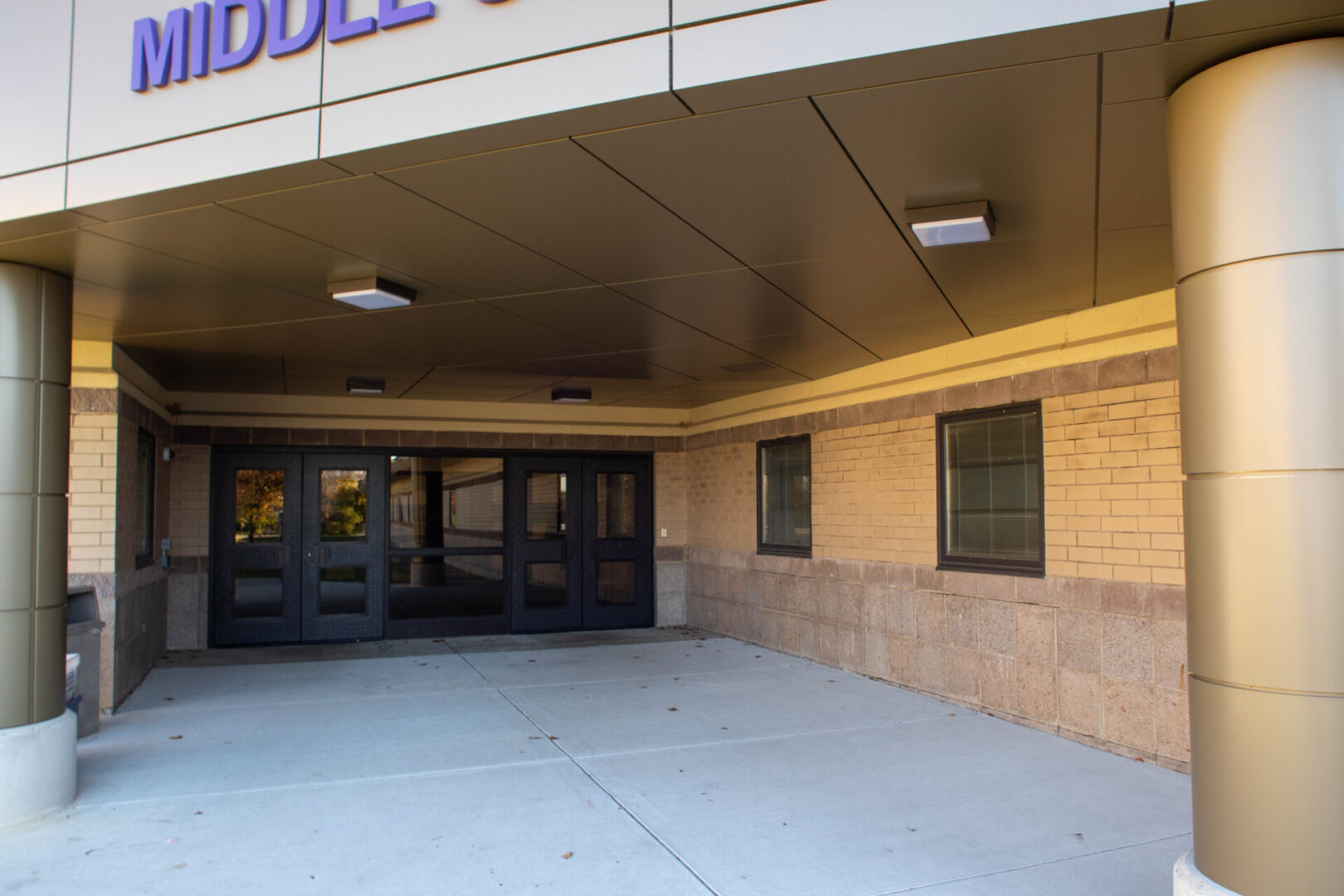 Avondale Middle School Entrance